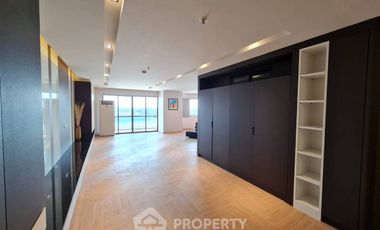 For rent 3 bedrooms condo in Rat Burana, Bangkok