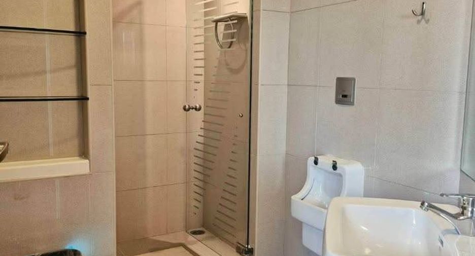 For rent 3 bedrooms condo in Sathon, Bangkok