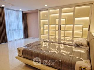 For rent 3 bedrooms condo in Sathon, Bangkok