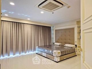 For rent 3 bedrooms condo in Sathon, Bangkok