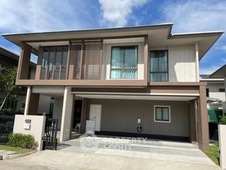 Haus zur Miete und zum Kauf mit 4 Zimmer in Bang Kapi, Bangkok
