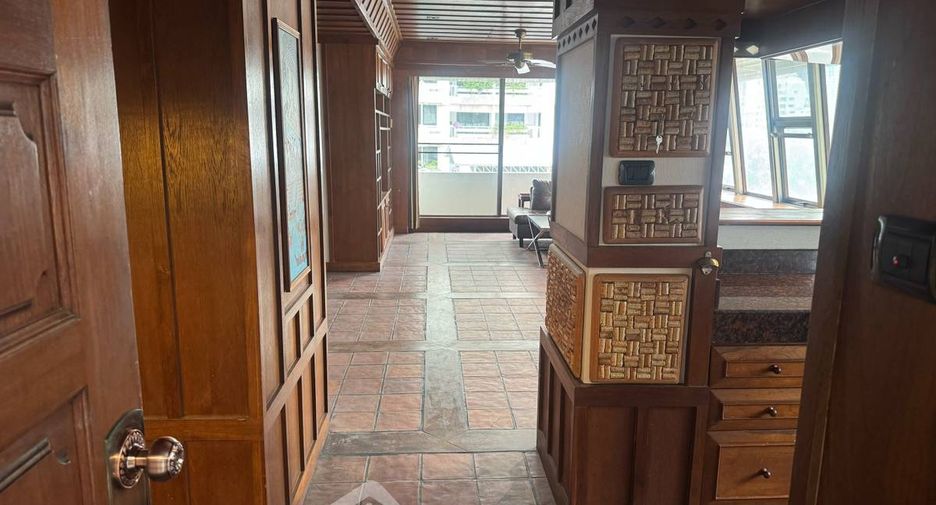 For rent 2 bedrooms condo in Sathon, Bangkok