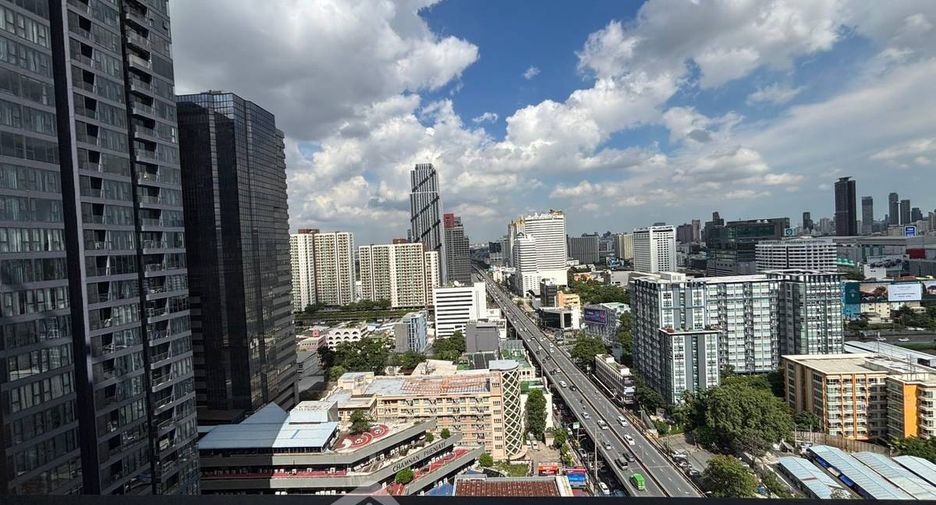 Wohnung zur Miete mit 2 Zimmer in Huai Khwang, Bangkok