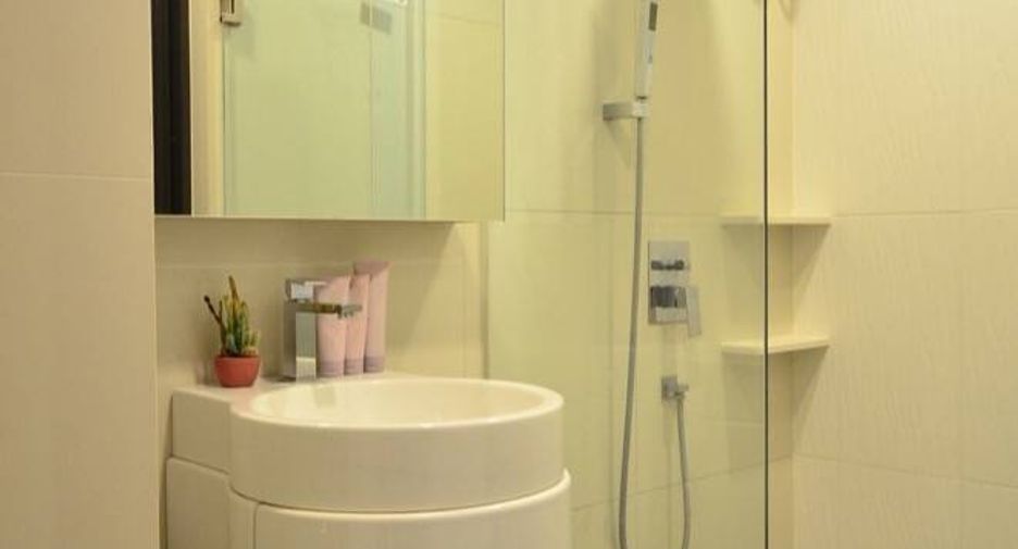 À vendre 1 chambre condo à Huai Khwang, Bangkok