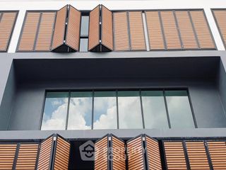 For sale 3 bedrooms townhouse in Wang Thonglang, Bangkok
