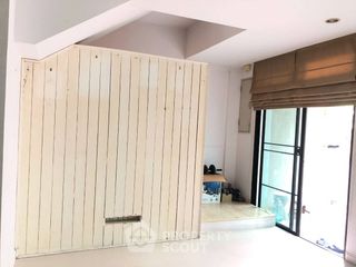 Reihenhaus zum Kauf mit 3 Zimmer in Suan Luang, Bangkok