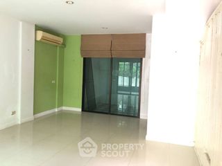 Reihenhaus zum Kauf mit 3 Zimmer in Suan Luang, Bangkok
