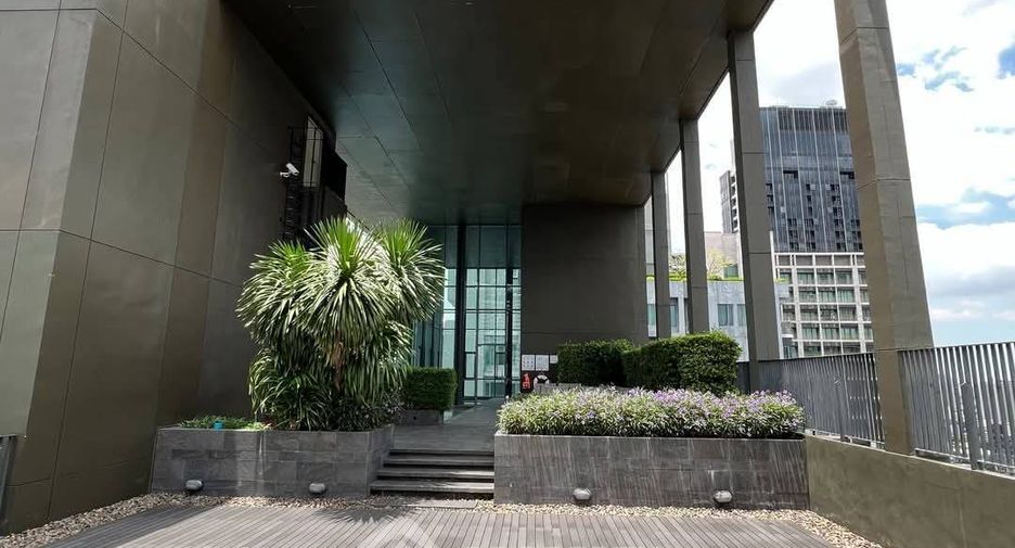 For rent and for sale 1 bed condo in Khlong Toei, Bangkok
