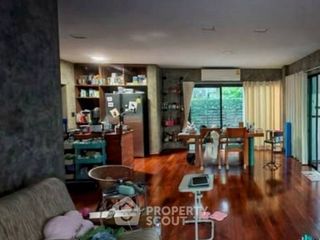 For sale 4 bedrooms house in Bang Khun Thian, Bangkok