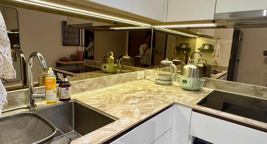 For rent 2 bedrooms condo in Khlong Toei, Bangkok