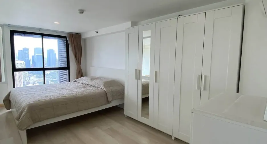 For rent 2 bedrooms condo in Sathon, Bangkok