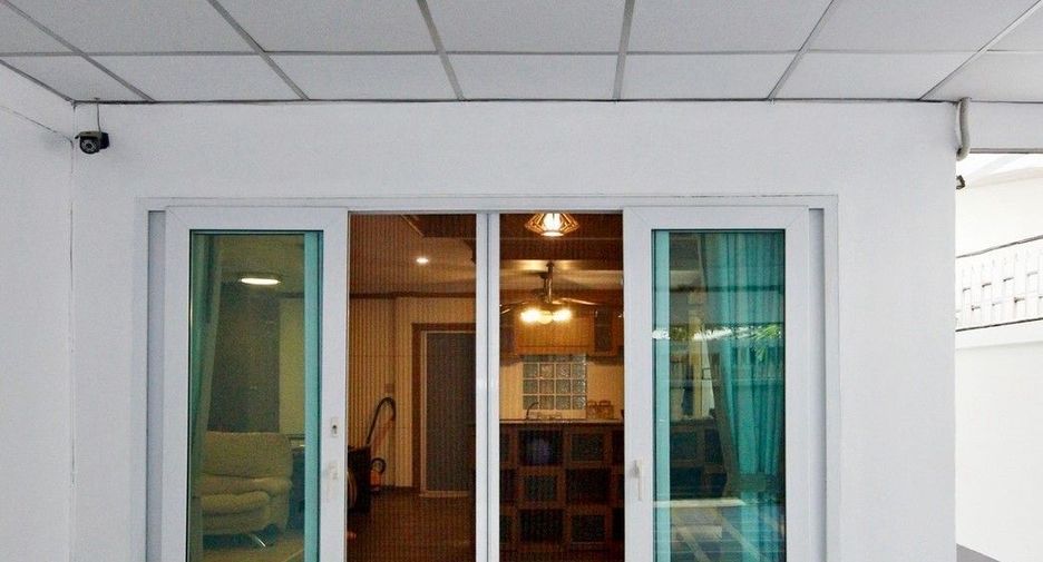 Аренда 4 спальни дом в Пхая Тхаи, Бангкок
