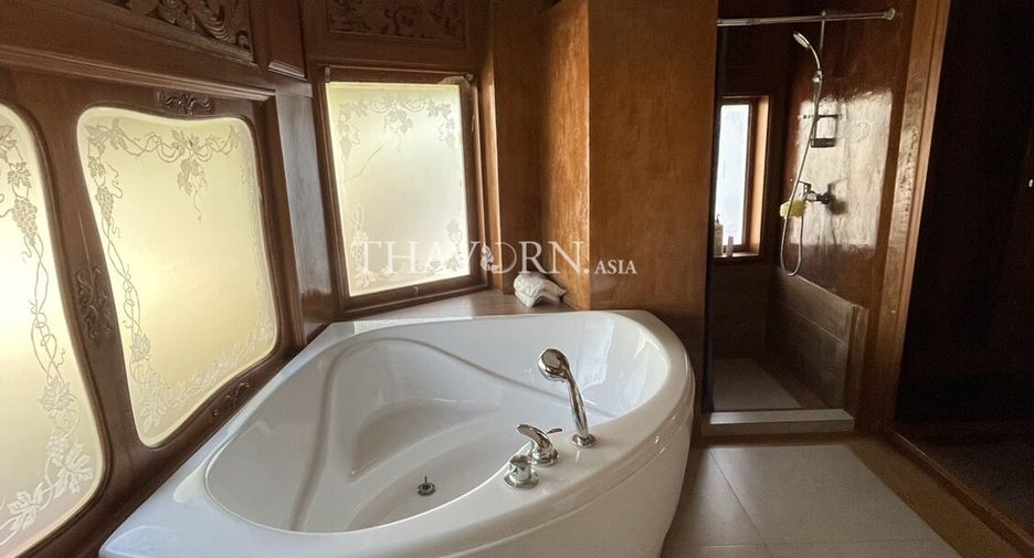 For sale 4 bedrooms house in Bang Lamung, Chonburi
