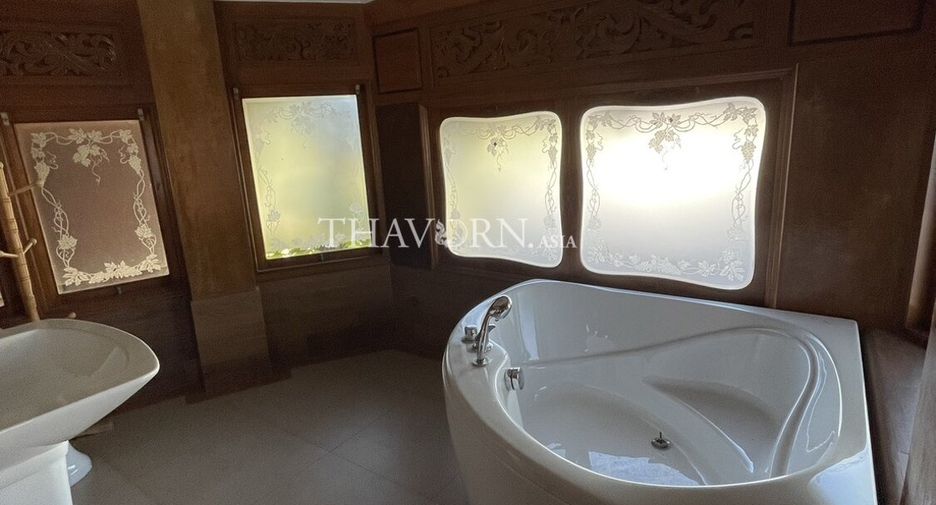 For sale 4 bedrooms house in Bang Lamung, Chonburi