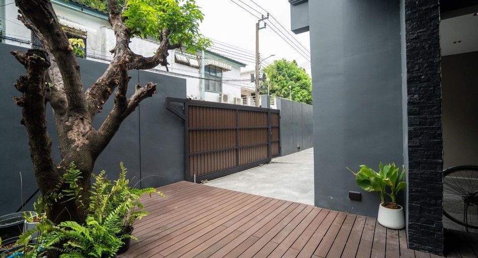 À vendre et à louer 3 chambres maison à Wang Thonglang, Bangkok