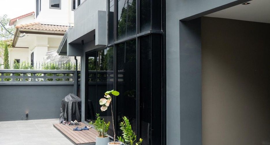 À vendre et à louer 3 chambres maison à Wang Thonglang, Bangkok