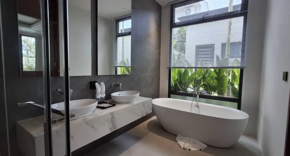 For rent 4 bedrooms villa in Mueang Phuket, Phuket