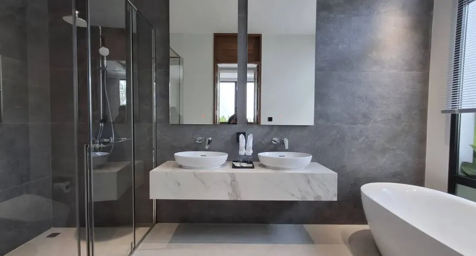 For rent 4 bedrooms villa in Mueang Phuket, Phuket