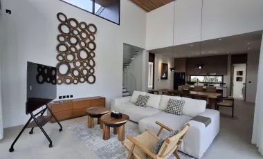 For rent 4 bedrooms villa in Mueang Phuket, Phuket