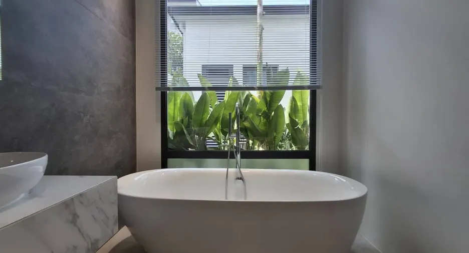 For rent 4 bedrooms villa in Mueang Phuket, Phuket