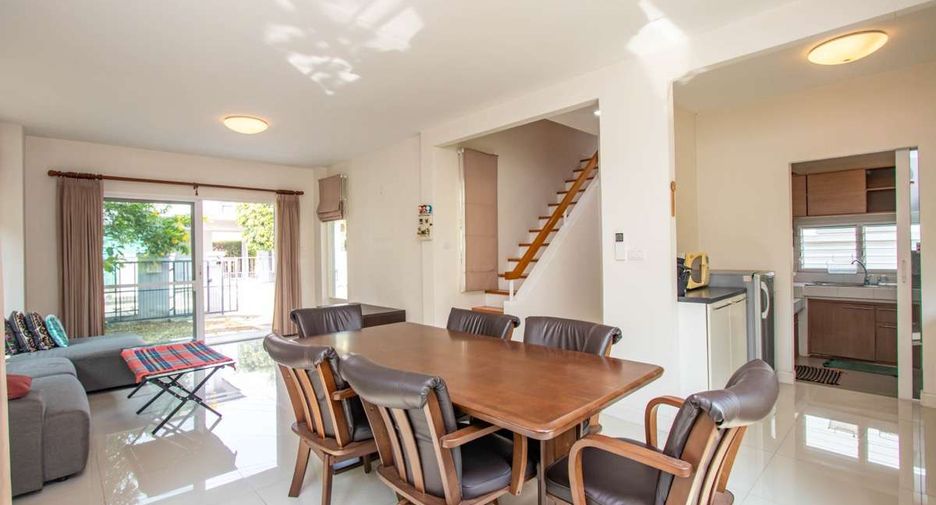 For rent 3 bedrooms house in San Kamphaeng, Chiang Mai