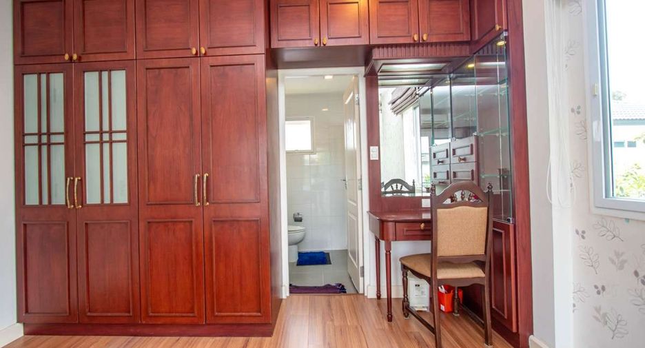 For rent 3 bedrooms house in San Kamphaeng, Chiang Mai