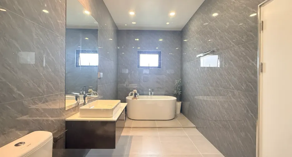 For rent and for sale 4 bedrooms house in Huay Yai, Pattaya