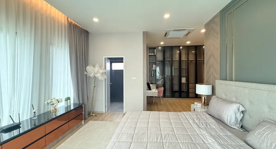 For rent and for sale 4 bedrooms house in Huay Yai, Pattaya