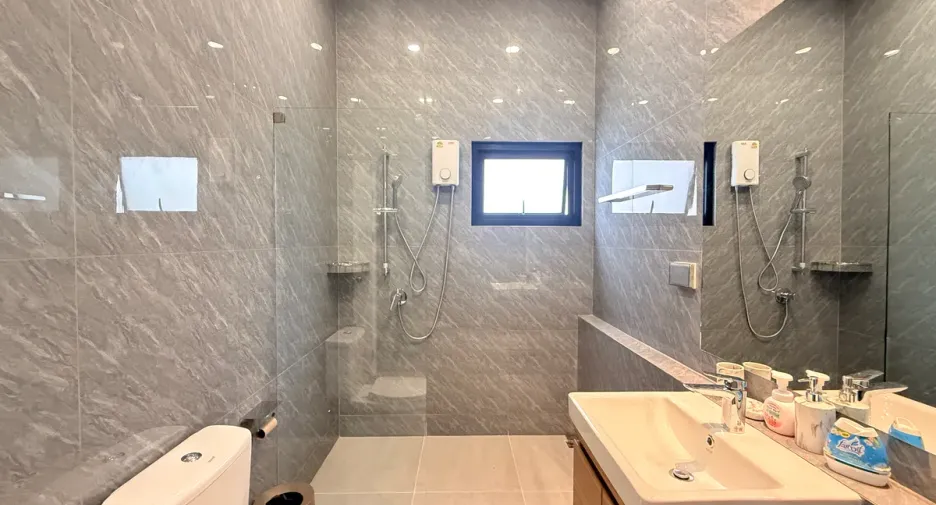 For rent and for sale 4 bedrooms house in Huay Yai, Pattaya