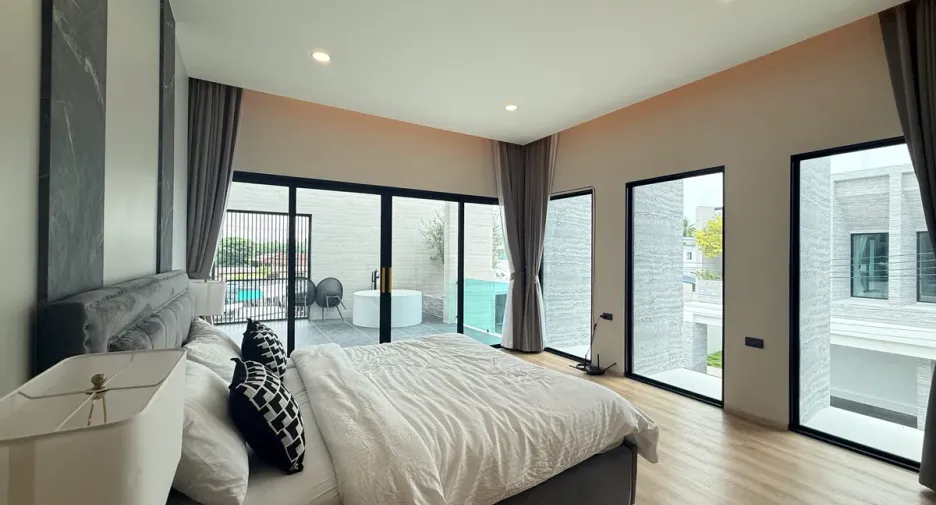 For rent and for sale 4 bedrooms house in Huay Yai, Pattaya