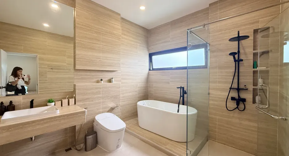 For rent and for sale 4 bedrooms house in Huay Yai, Pattaya