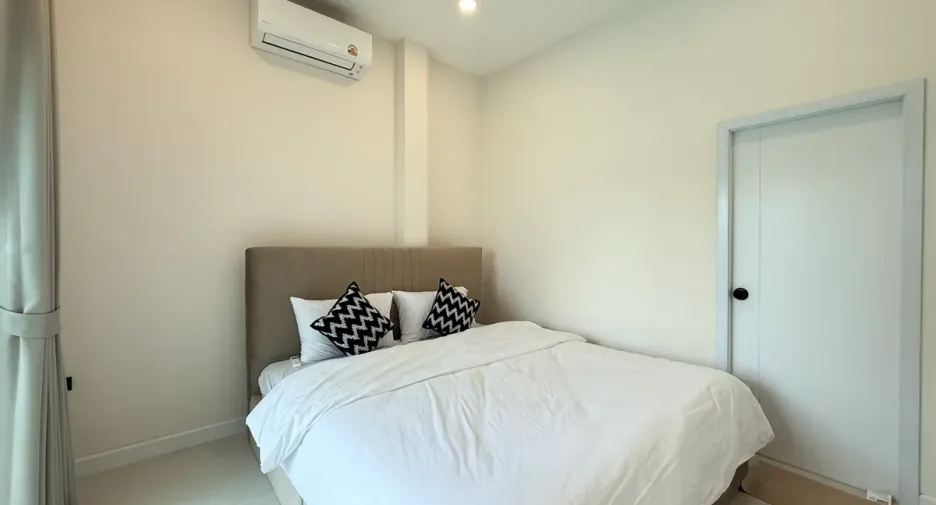 For rent and for sale 4 bedrooms house in Huay Yai, Pattaya