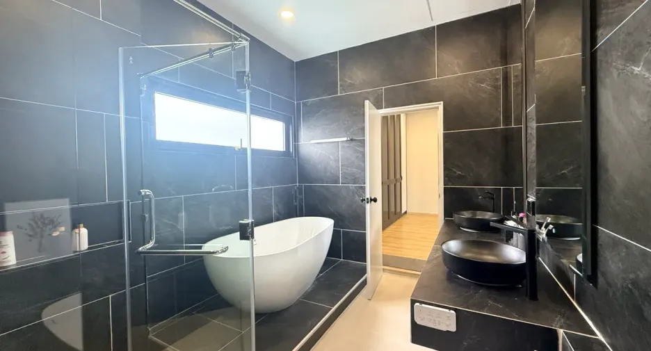 For rent and for sale 4 bedrooms house in Huay Yai, Pattaya
