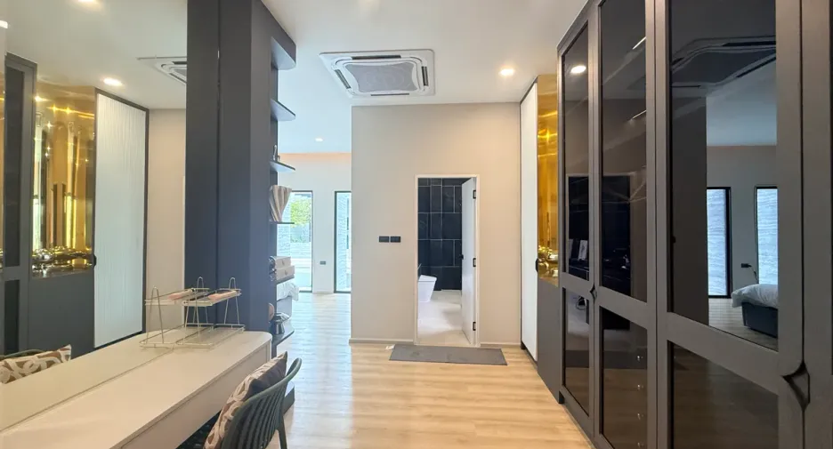 For rent and for sale 4 bedrooms house in Huay Yai, Pattaya