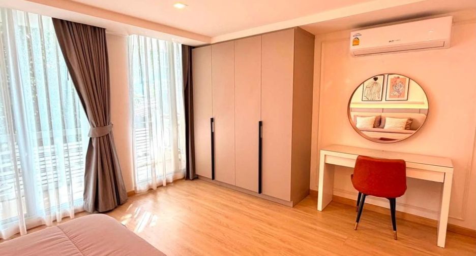 For sale 1 bed condo in Khlong Toei, Bangkok