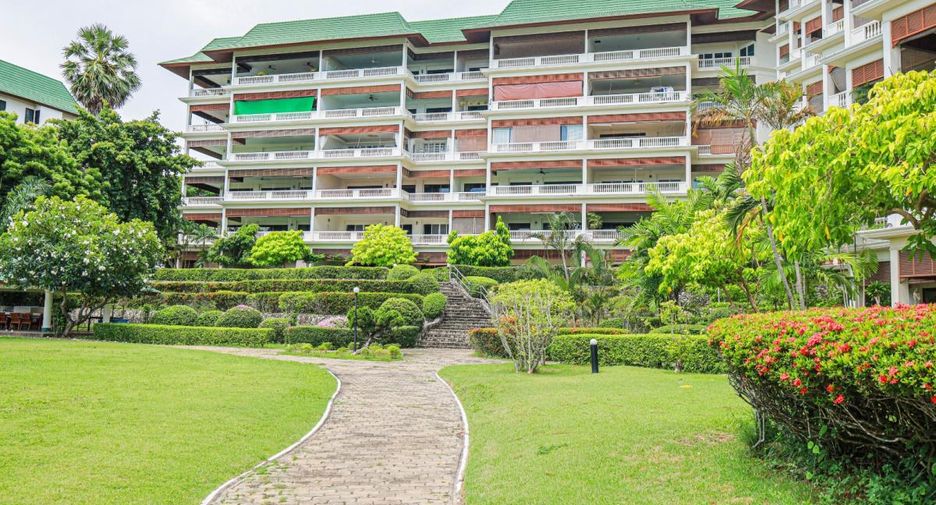For sale 4 bedrooms condo in Na Jomtien, Pattaya