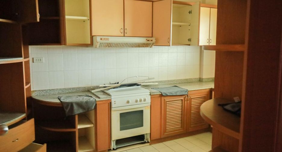 For sale 4 bedrooms condo in Na Jomtien, Pattaya