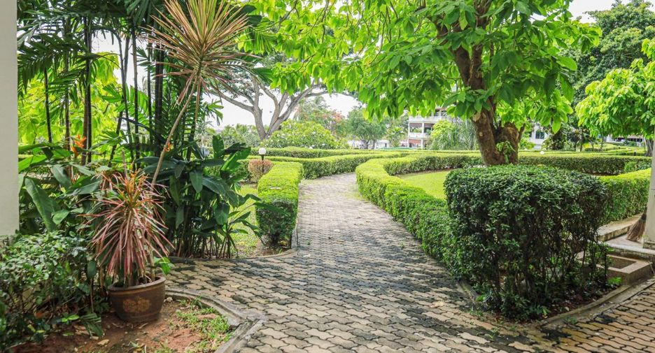 For sale 4 bedrooms condo in Na Jomtien, Pattaya