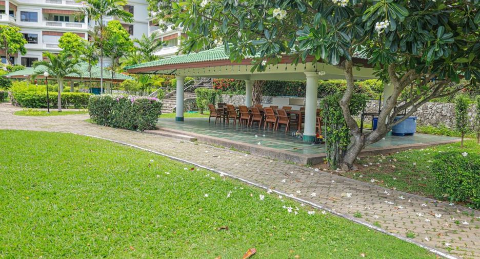For sale 4 bedrooms condo in Na Jomtien, Pattaya