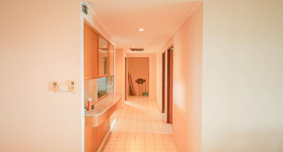 For sale 4 bedrooms condo in Na Jomtien, Pattaya