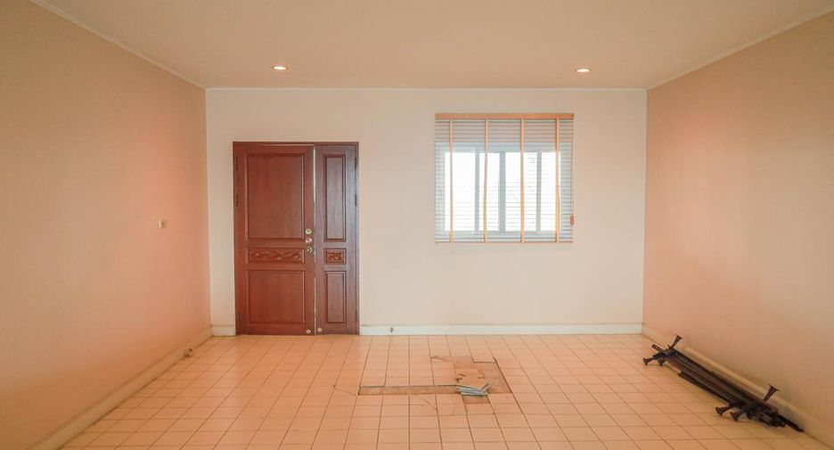 For sale 4 bedrooms condo in Na Jomtien, Pattaya