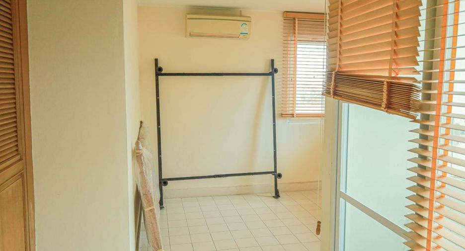 For sale 4 bedrooms condo in Na Jomtien, Pattaya