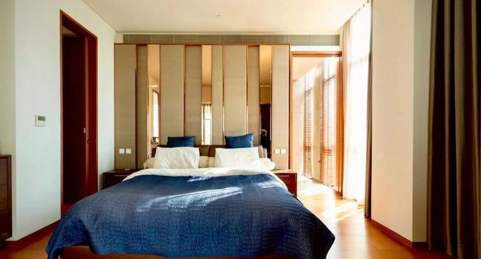 For sale 4 bedrooms condo in Sathon, Bangkok