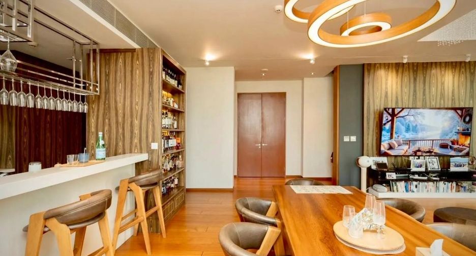 For sale 4 bedrooms condo in Sathon, Bangkok