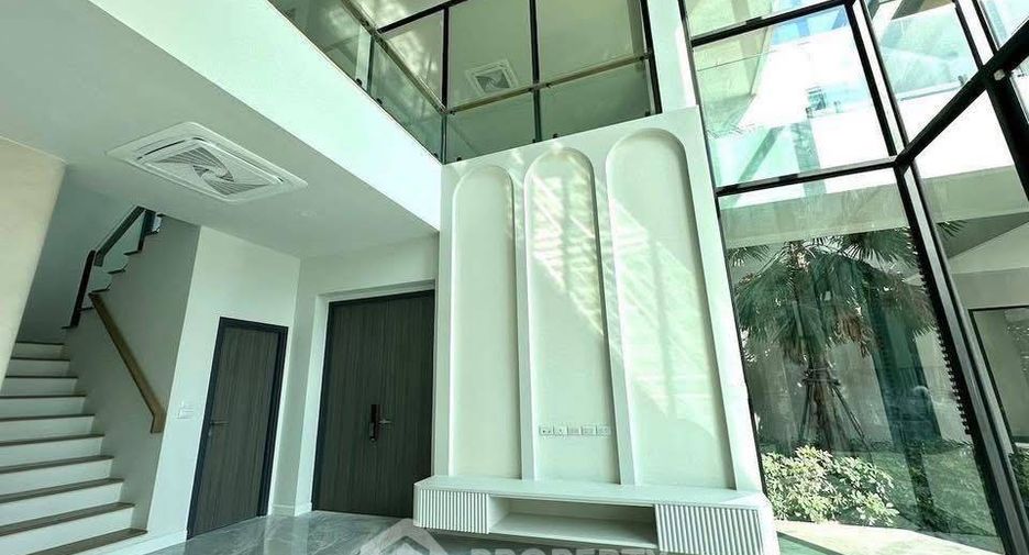 For sale 5 bedrooms house in Bang Khen, Bangkok