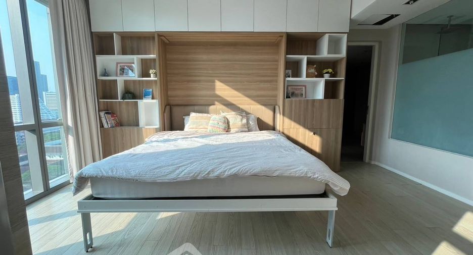 For rent 2 bedrooms condo in Watthana, Bangkok