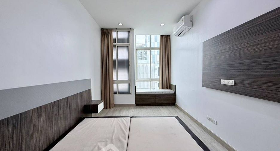 For rent 2 bedrooms condo in Phra Khanong, Bangkok