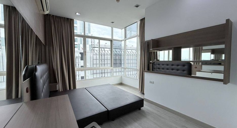 For rent 2 bedrooms condo in Phra Khanong, Bangkok