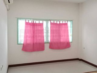 For rent 2 bedrooms townhouse in Mueang Chon Buri, Chonburi