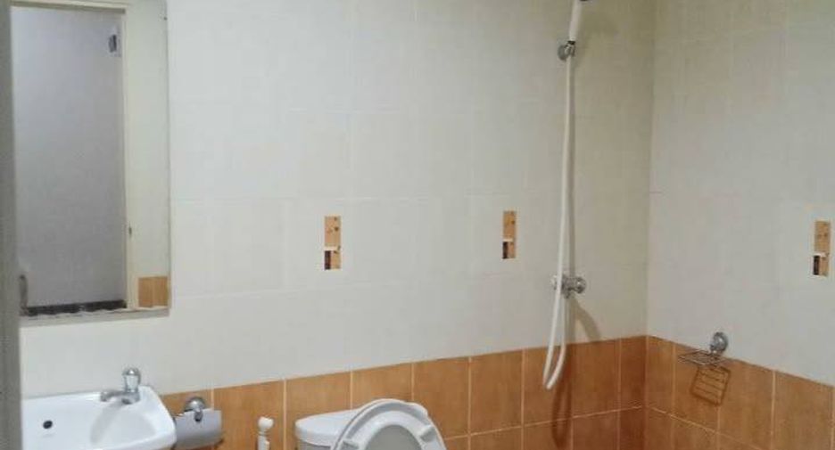 For rent 2 bedrooms townhouse in Mueang Chon Buri, Chonburi